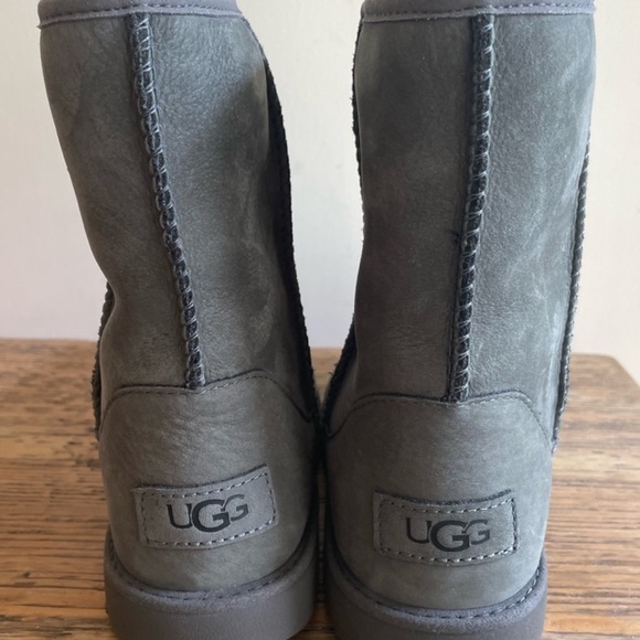 NEW Ugg Boots - Picture 4 of 7